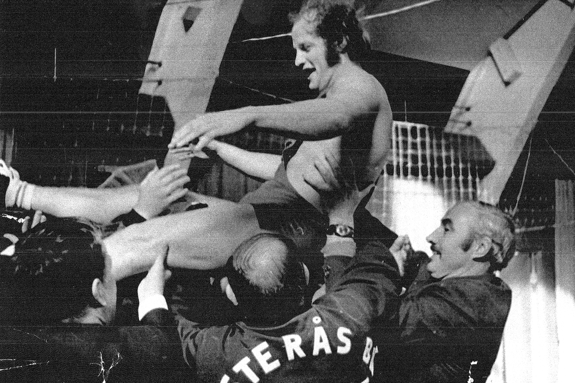 Hissas_efter_guldmatchen_1972